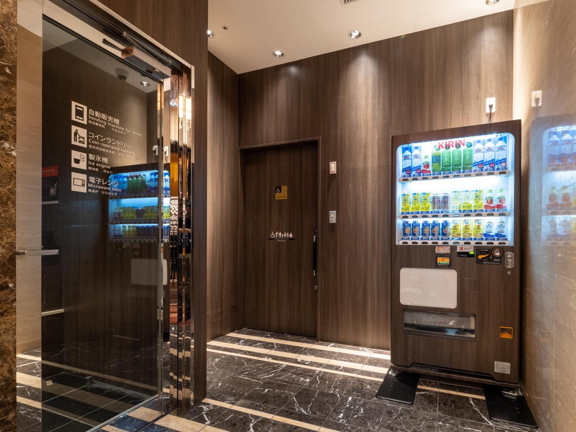 Apa Hotel Higashi Shinjuku Ekimae Tokio Buitenkant foto